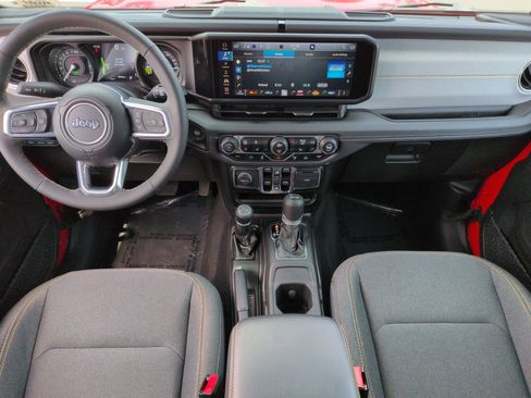 Used 2025 Jeep Wrangler Sahara w/ Safety Group image 28