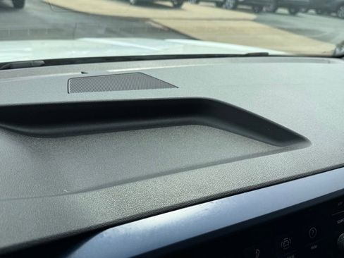 Used 2022 Volkswagen Taos SE image 13