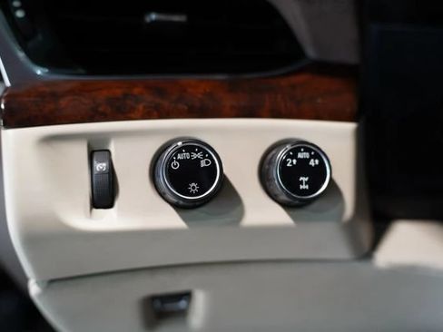 Used 2015 Cadillac Escalade Premium AWD/4WD image 29