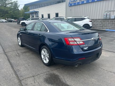 Used 2016 Ford Taurus SE image 4