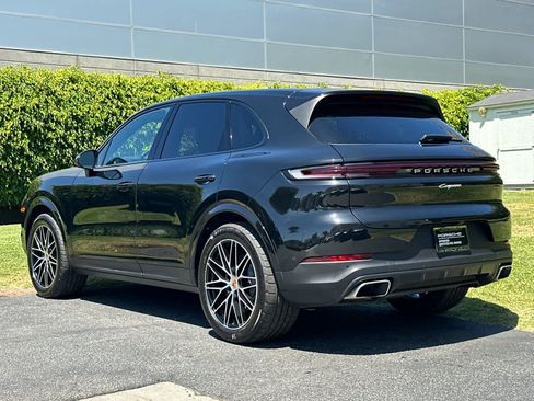 Certified 2026 Porsche Cayenne AWD/4WD image 3