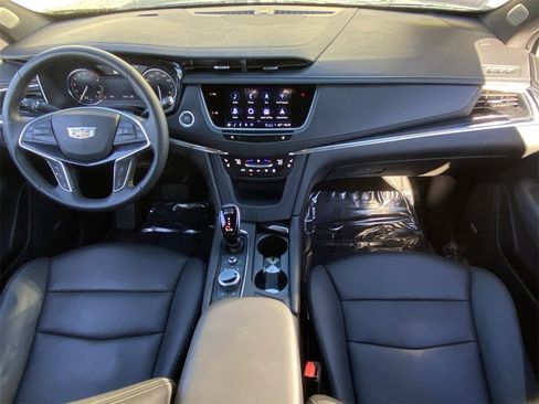 Certified 2025 Cadillac XT5 Premium Luxury image 16