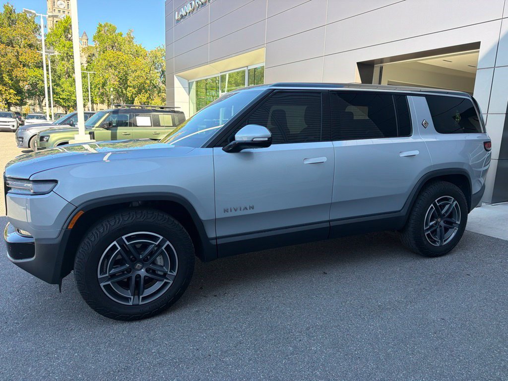 Used 2025 Rivian R1S Adventure Dual AWD/4WD image 8