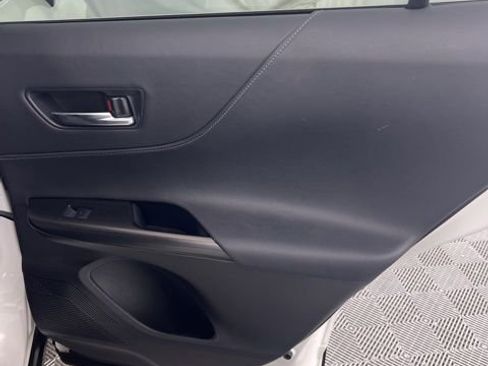 Used 2022 Toyota Venza XLE image 18