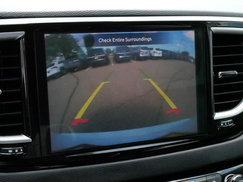 Used 2023 Chrysler Pacifica Touring-L FWD image 28