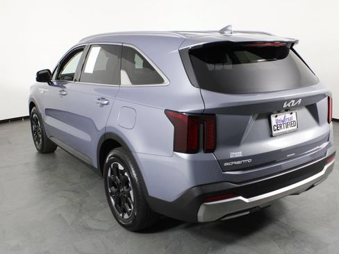 Used 2025 Kia Sorento S FWD image 15