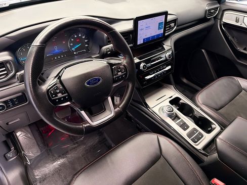 Used 2023 Ford Explorer ST-Line w/ Class IV Trailer Tow Package image 7