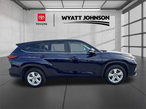 Used 2023 Toyota Highlander L image 6