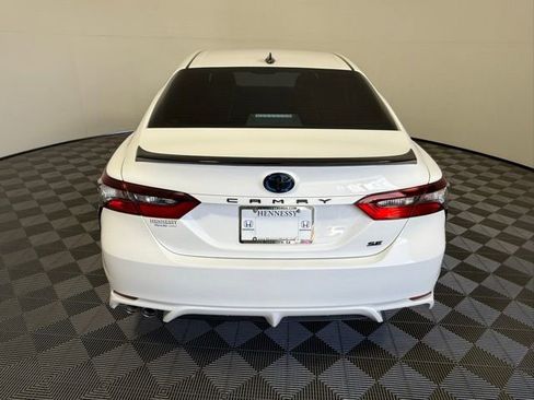 Used 2022 Toyota Camry SE image 5