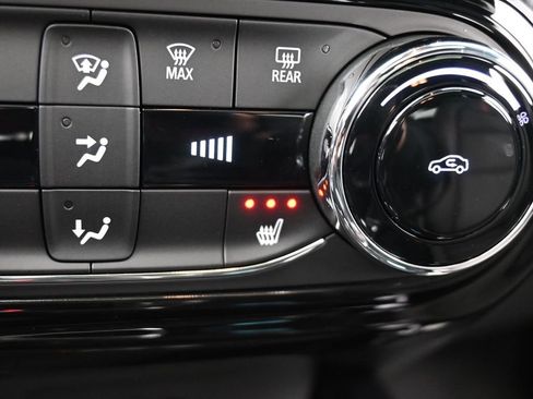 Used 2024 Chevrolet Trax RS w/ Sunroof Package image 22