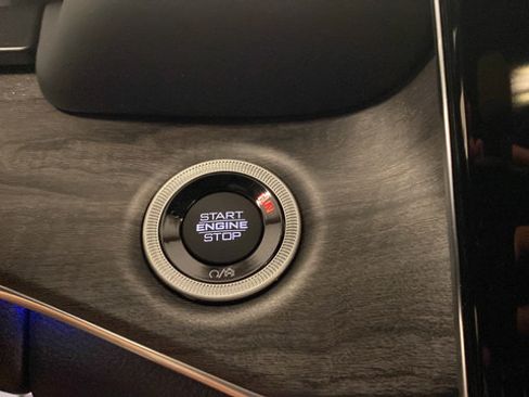Used 2022 Jeep Grand Cherokee Overland AWD/4WD image 24