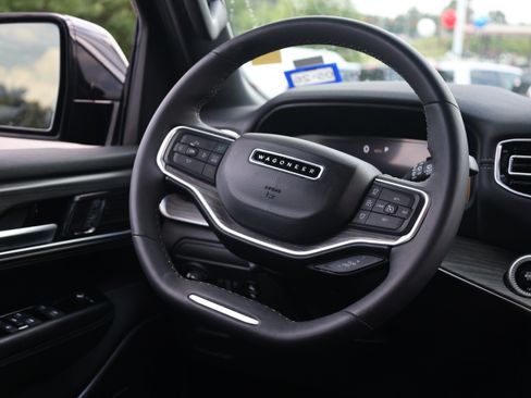 Used 2024 Jeep Wagoneer Series II w/ Flexible Seating Group RWD image 9