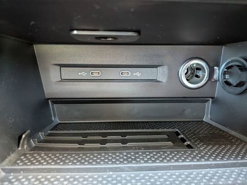 New 2026 Volkswagen Taos SE image 18