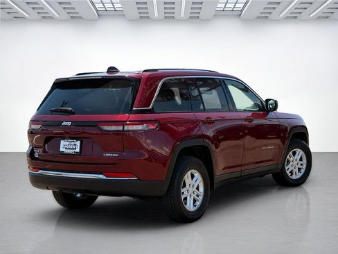 Used 2024 Jeep Grand Cherokee Laredo AWD/4WD image 6