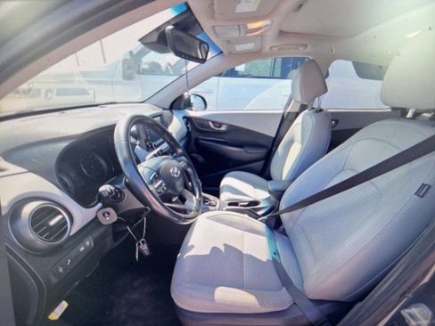 Used 2021 Hyundai Kona Limited w/ Cargo Package FWD image 3
