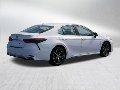 Used 2019 Toyota Camry SE FWD image 7