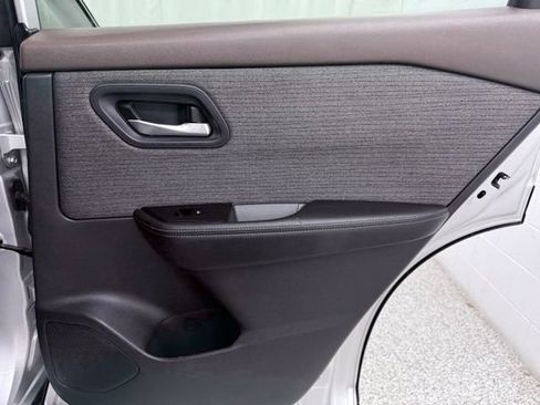 Used 2022 Nissan Rogue SV FWD image 21