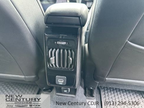 Used 2025 Jeep Compass Trailhawk AWD/4WD image 13