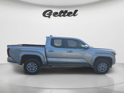 Used 2025 Toyota Tacoma SR5 image 3
