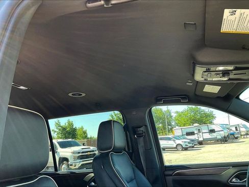 Used 2023 Chevrolet Suburban Premier AWD/4WD image 16