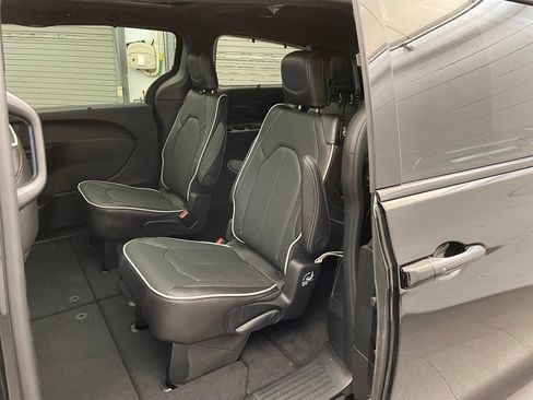 New 2027 Chrysler Pacifica Limited w/ S Appearance Package FWD image 17