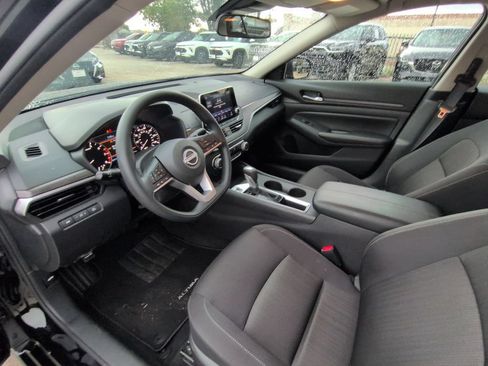 Used 2025 Nissan Altima 2.5 SV FWD image 15