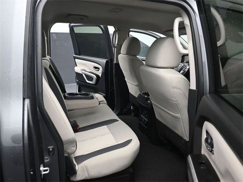 Used 2024 Nissan Titan SV w/ SV Convenience Package image 28