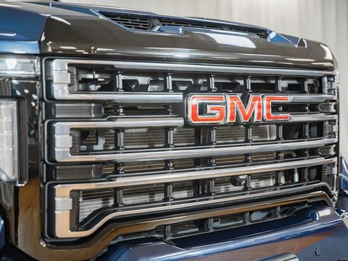 Used 2022 GMC Sierra 3500 AT4 w/ AT4 Preferred Package image 13