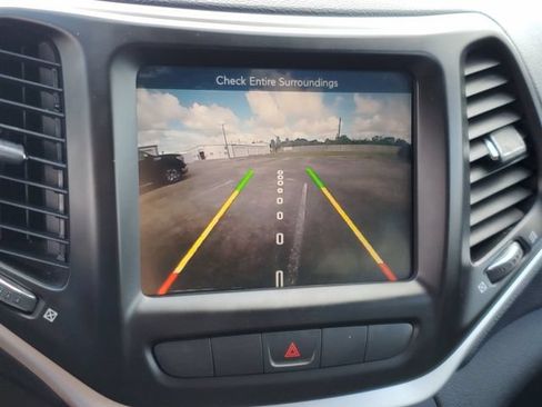 Used 2015 Jeep Cherokee Trailhawk w/ Comfort/Convenience Group AWD/4WD image 26