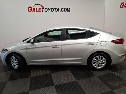 Used 2018 Hyundai Elantra SE image 9
