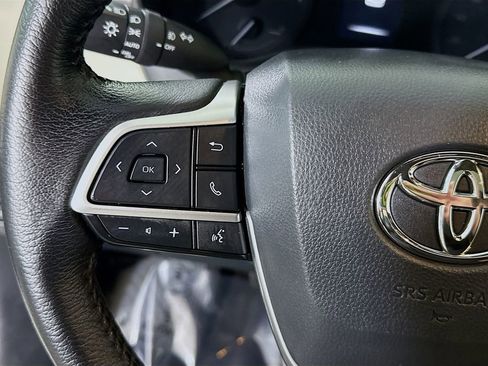 Certified 2021 Toyota Sienna XLE FWD image 22