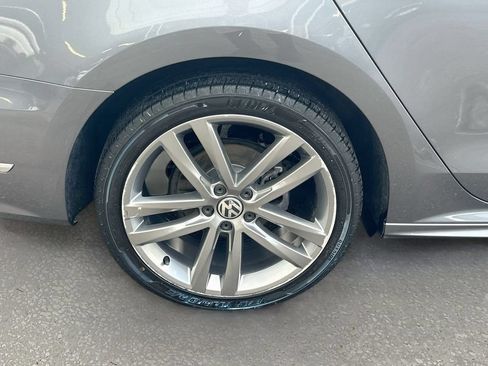 Used 2018 Volkswagen Passat 2.0T R-Line w/ R-Line Lighting Package FWD image 29