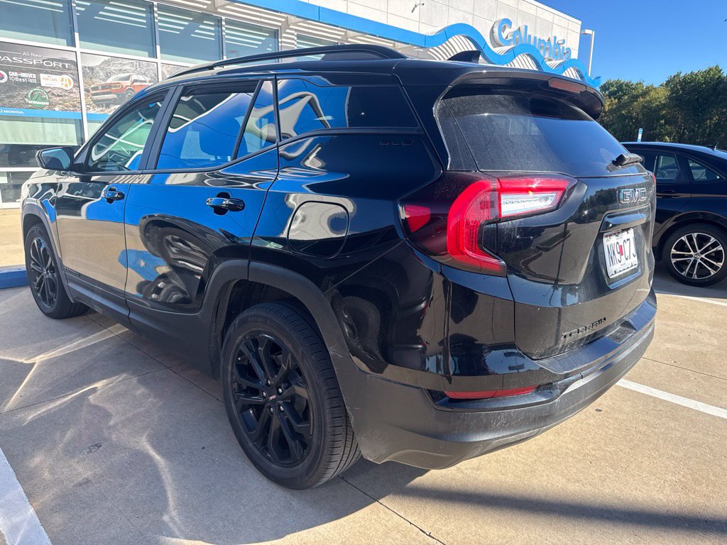 Used 2022 GMC Terrain SLE w/ Driver Convenience Package FWD image 2