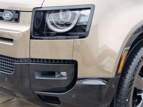 New 2026 Land Rover Defender 110 X-Dynamic SE image 9