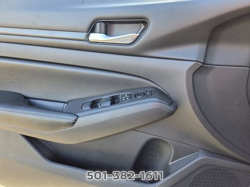 Used 2025 Nissan Altima 2.5 SV FWD image 27