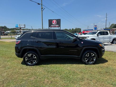 Used 2018 Jeep Compass Trailhawk AWD/4WD image 2