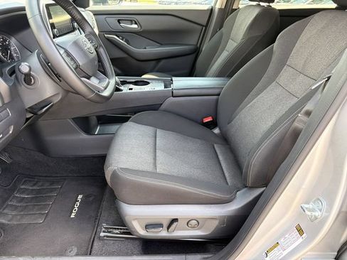 Used 2025 Nissan Rogue SV FWD image 28
