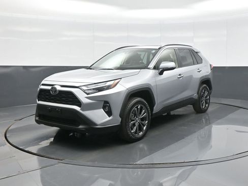 Certified 2025 Toyota RAV4 XLE Premium AWD/4WD image 3