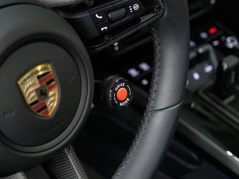 Certified 2025 Porsche 911 Carrera GTS RWD image 28