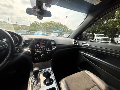 Used 2021 Jeep Grand Cherokee Laredo X RWD image 10