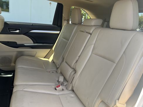 Used 2016 Toyota Highlander XLE FWD image 33