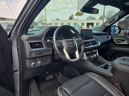 Used 2021 GMC Yukon SLT w/ SLT Premium Package image 11