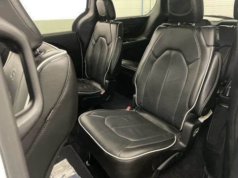 Used 2022 Chrysler Pacifica Limited w/ S Appearance Package AWD/4WD image 20