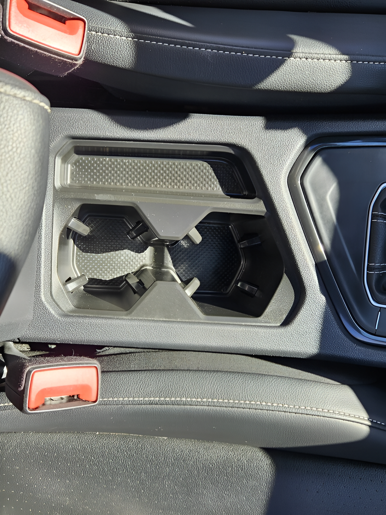 Used 2023 Volkswagen Tiguan SE R-Line FWD image 18