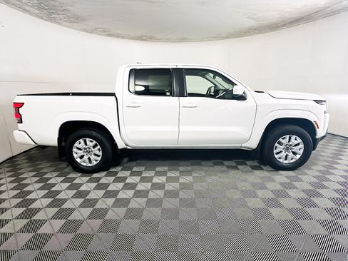 Used 2023 Nissan Frontier SV AWD/4WD image 2