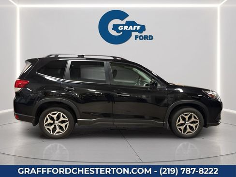Used 2023 Subaru Forester Premium AWD/4WD image 6