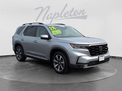 Used 2024 Honda Pilot Touring image 3