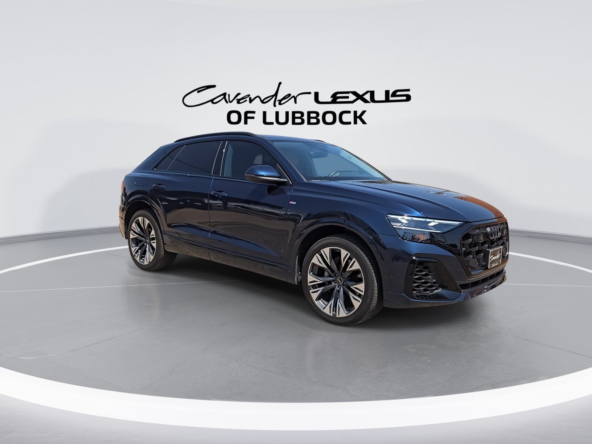 Used 2025 Audi Q8 Premium Plus AWD/4WD image 2