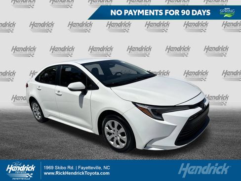 Used 2025 Toyota Corolla LE FWD image 1
