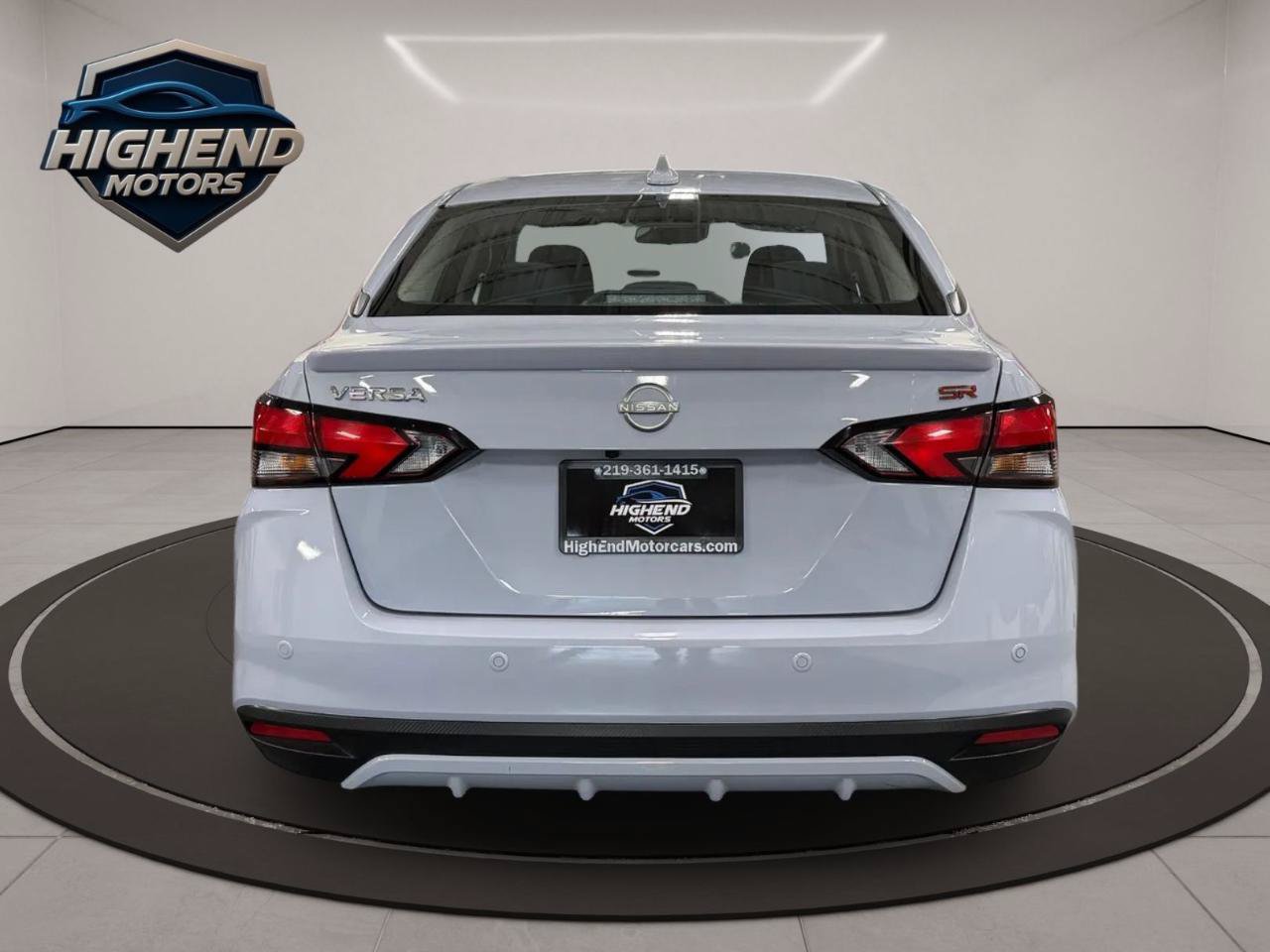 Used 2024 Nissan Versa SR FWD image 5